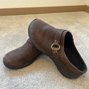 Merrell Encore Slide 4 Brown Leather Buckle Slip-On Comfort Shoes | Size 7.5W